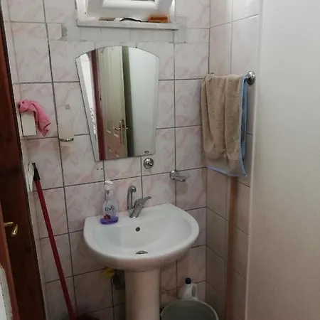 Caner Sitesi Apt No:211b Blok/b Kat:2 No:5